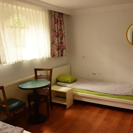 Deeps Hostel *