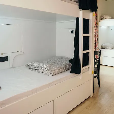Deeps Hostal *