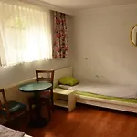 Deeps Hostel *